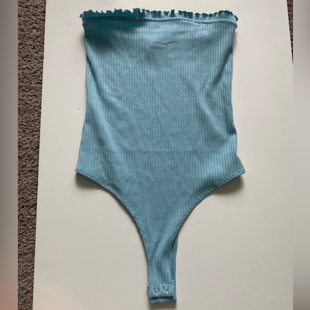 Really cute light blue ribbed strapless body suit